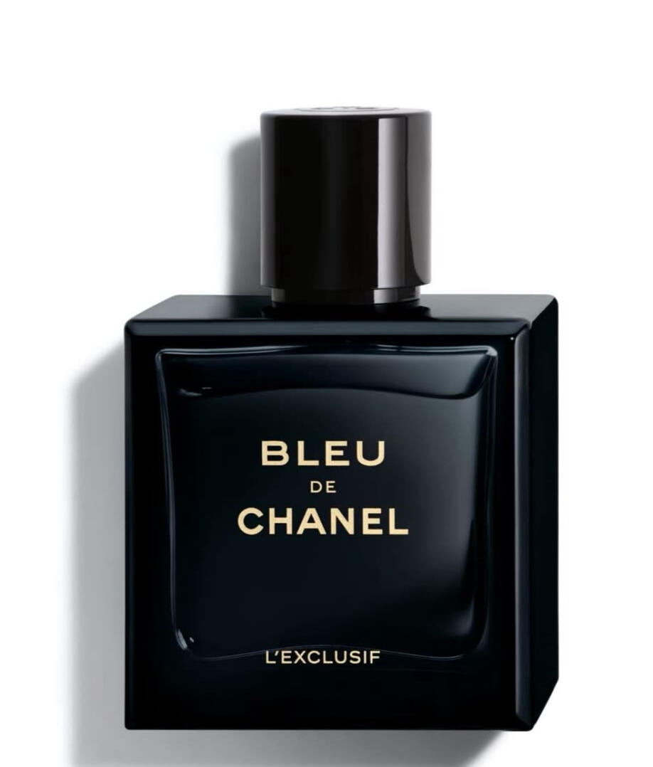 BLEU DE CHANEL L'Extrait Family Woody • Aromatic Occasion Evening • Special Occasions Season All Seasons Longevity Exceptional Projection Moderate Olfactory Notes Top Bergamot • Lemon Heart Lavender • Geranium Base Sandalwood • Cedar • Patchouli •