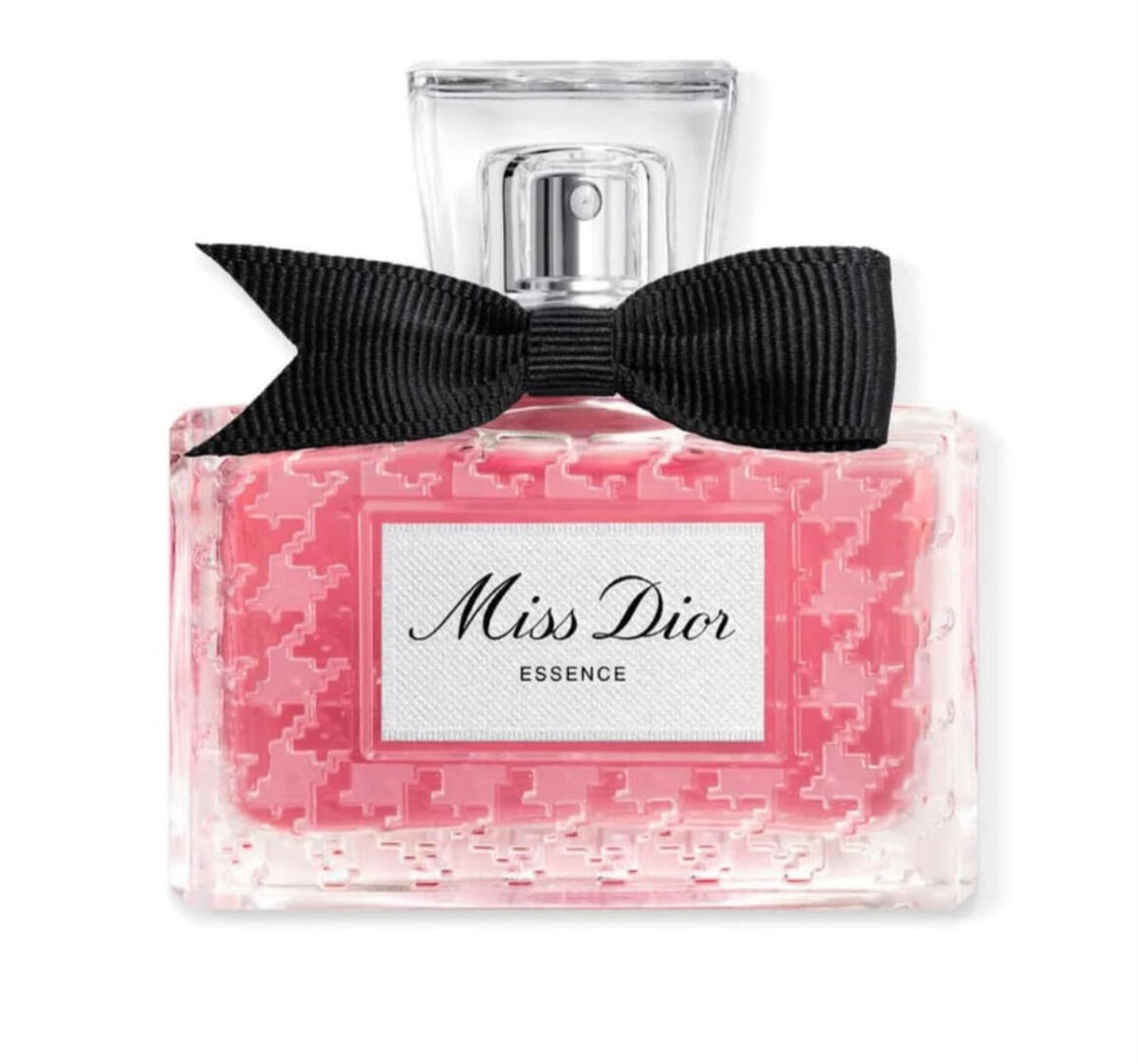 Miss Dior Essence Family Chypre • Floral Occasion Evening • Special Occasions Season Autumn • Winter Longevity Exceptional Projection Strong Olfactory Notes Top Mandarin Orange Heart Turkish Rose • Jasmine Base Patchouli • Oakmoss • Vanilla Signa
